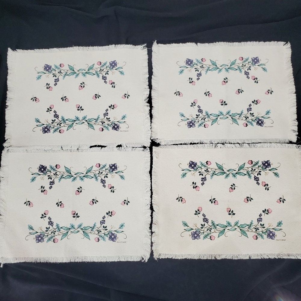 Pfaltzgraff 'April' Placemats and Table Runner- SET of Four "6" Cottagecore